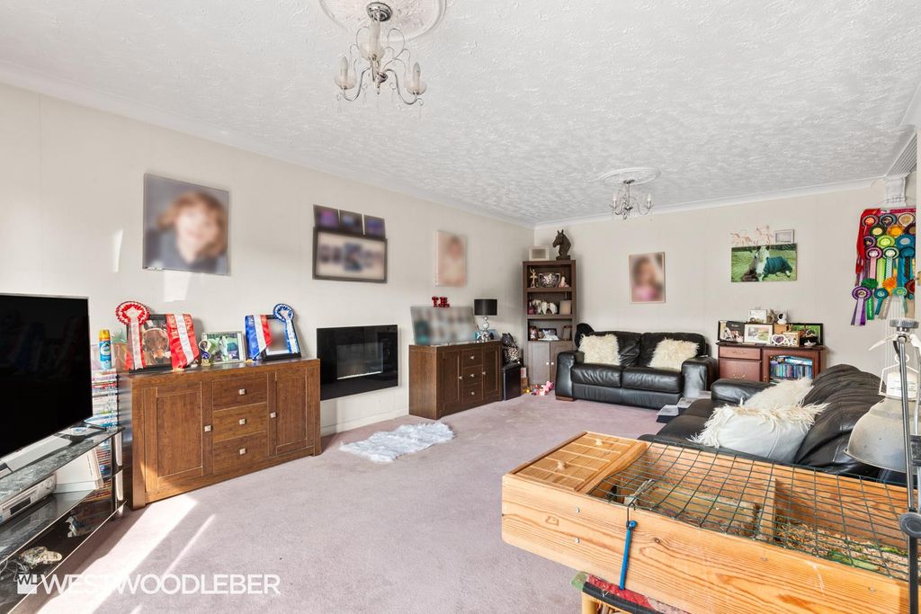 Property photo 3 of 24 Johnelliotclose_18.Jpg