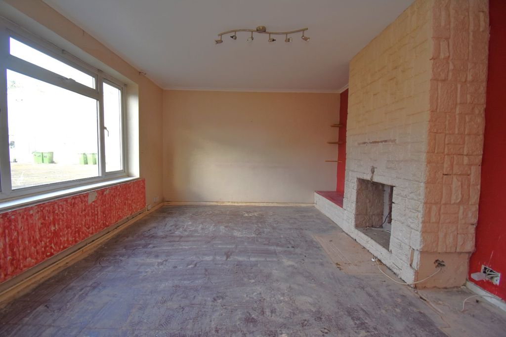 Property photo 3 of 13 Living Room