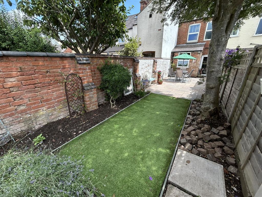 Property photo 2 of 12 Garden