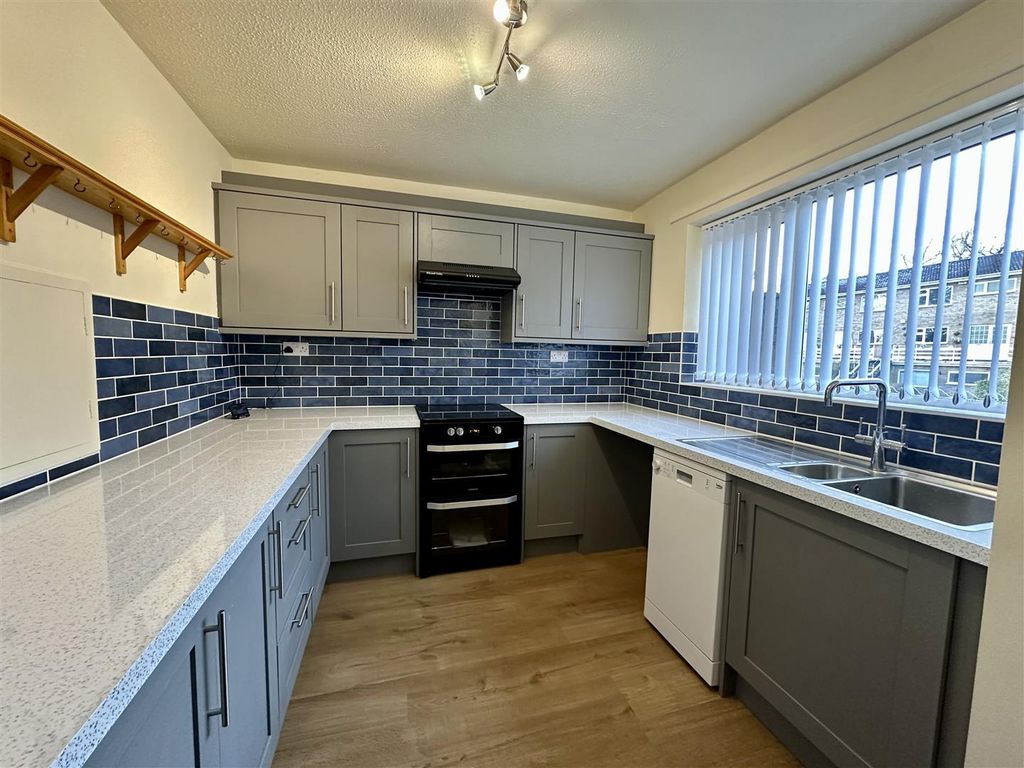 Property photo 3 of 16 Kitchen