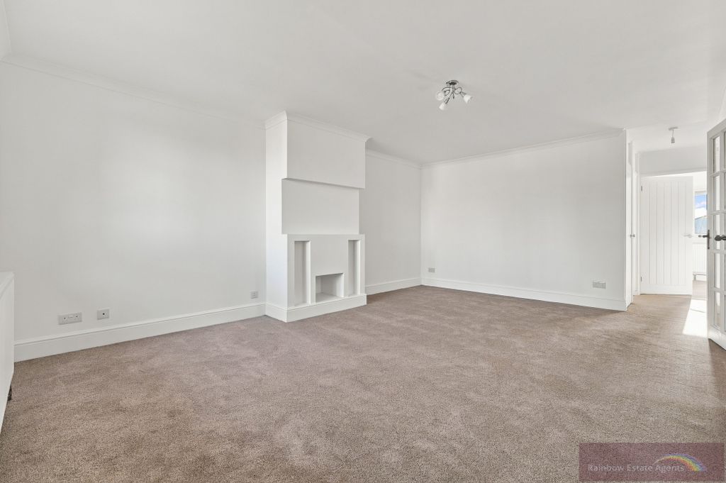 Property photo 3 of 26