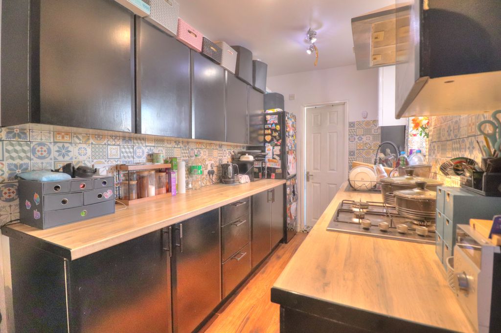 Property photo 2 of 17 Kitchen