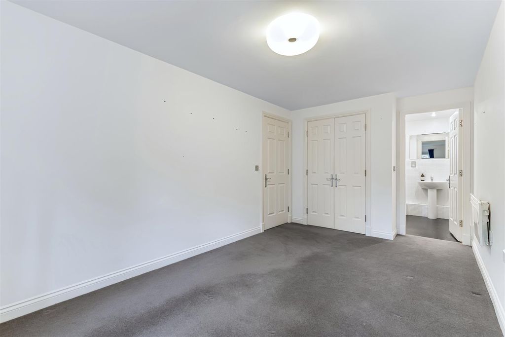 Additional image 11 of 2 bed flat for sale8A Clifton Road, Ben Rhydding, Ilkley LS29