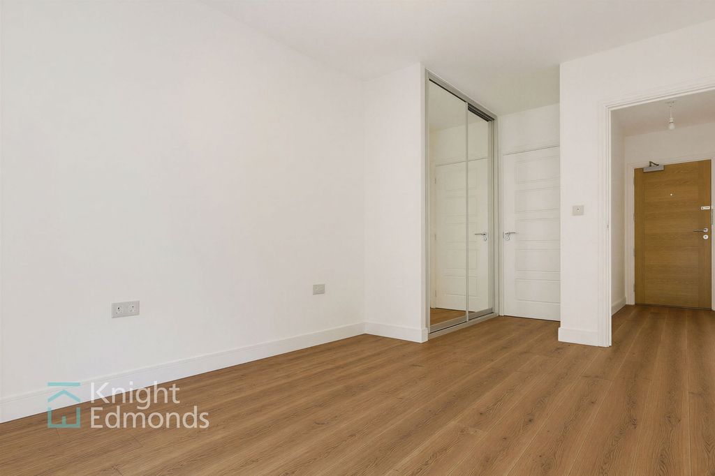 Property photo 3 of 9 Bedroom