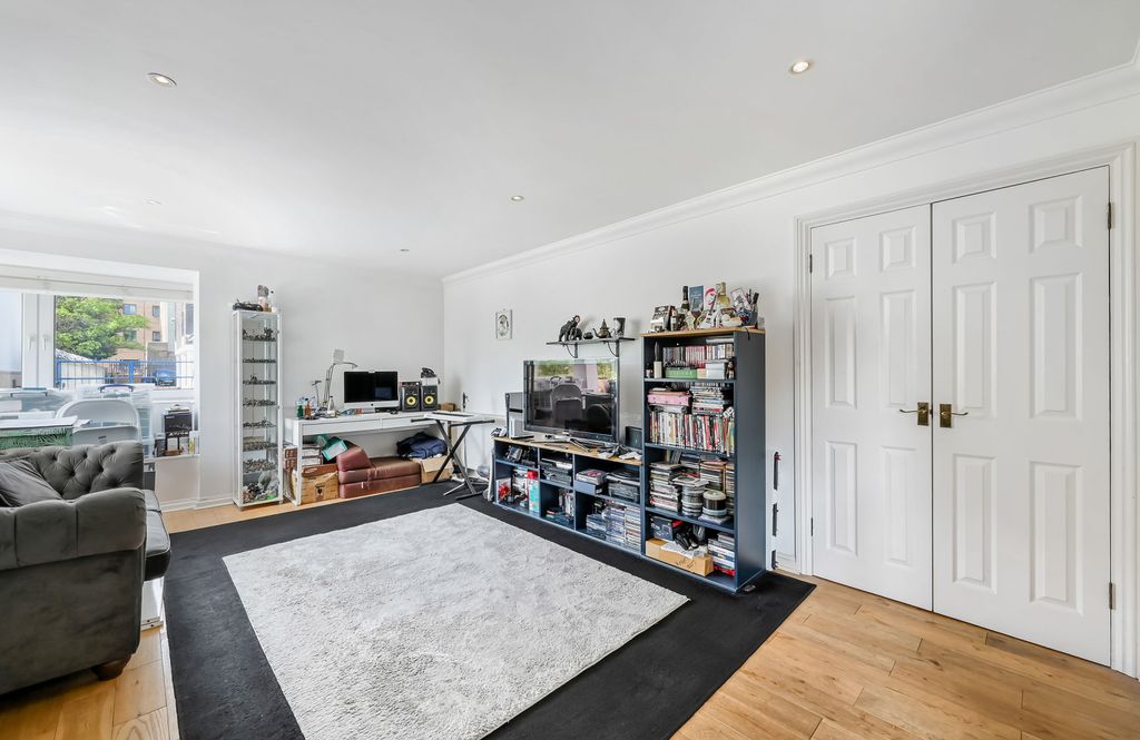 Property photo 3 of 11 Picture No. 17