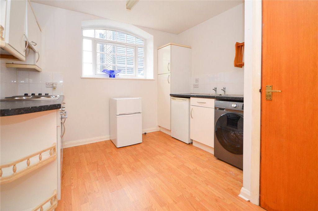 Property photo 3 of 10 Picture No. 05