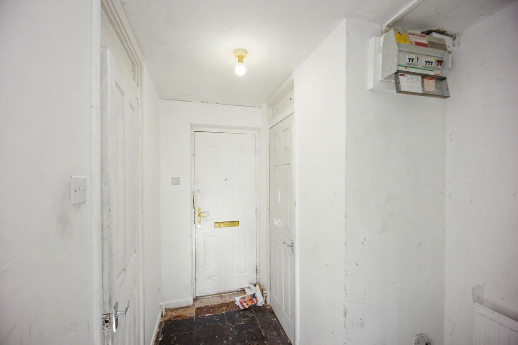 Property photo 2 of 15 6 Fell View, Chorley, Lancashire, Pr6 0Nt