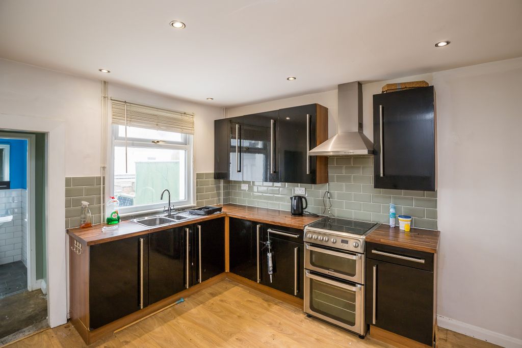 Property photo 3 of 15 7