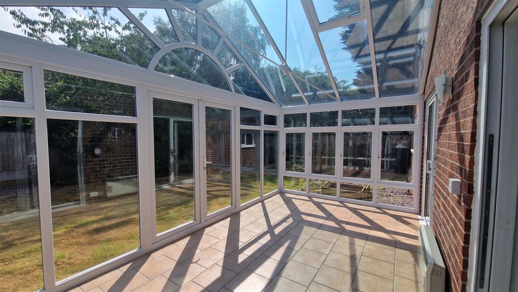 Property photo 2 of 27 Conservatory
