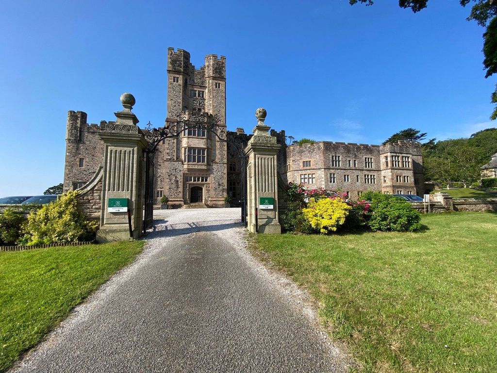 Property photo 1 of 21