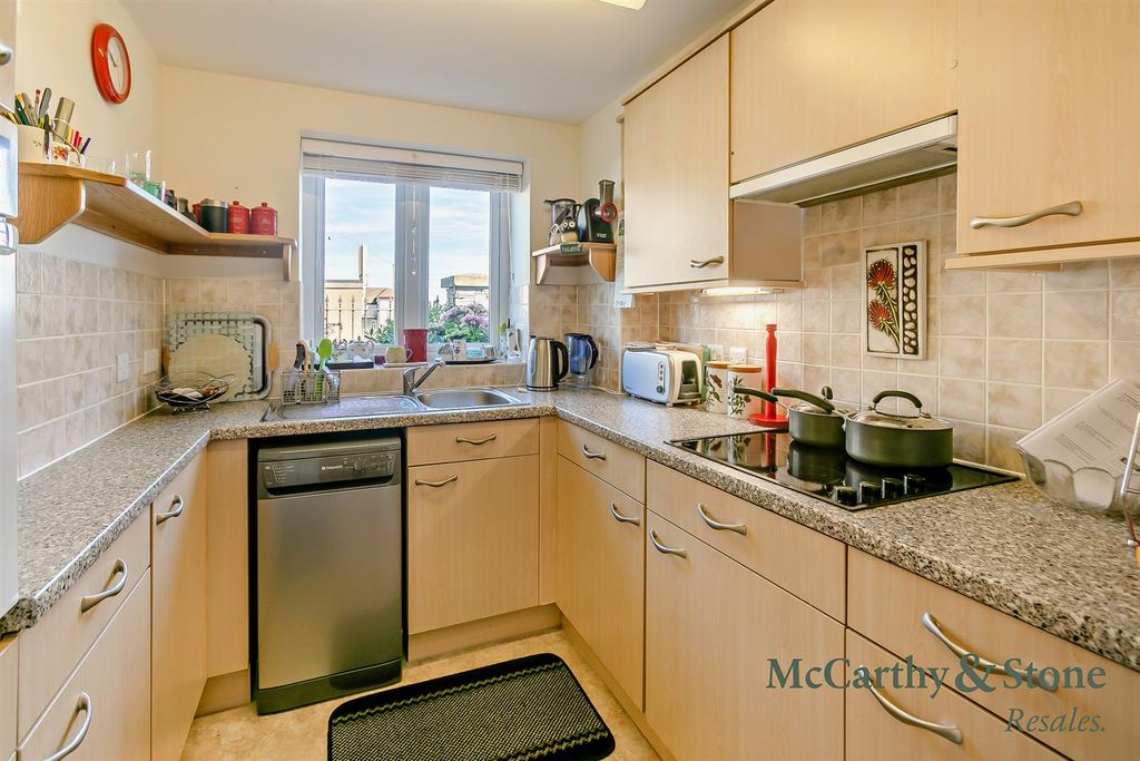 Property photo 3 of 15 Kitchen