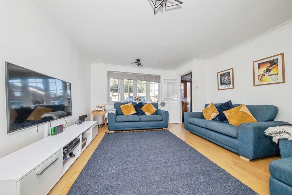 Property photo 3 of 16