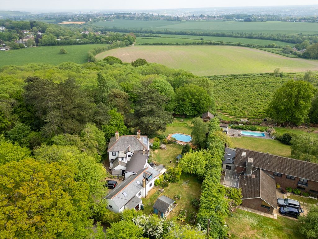 Property photo 2 of 52 5110652