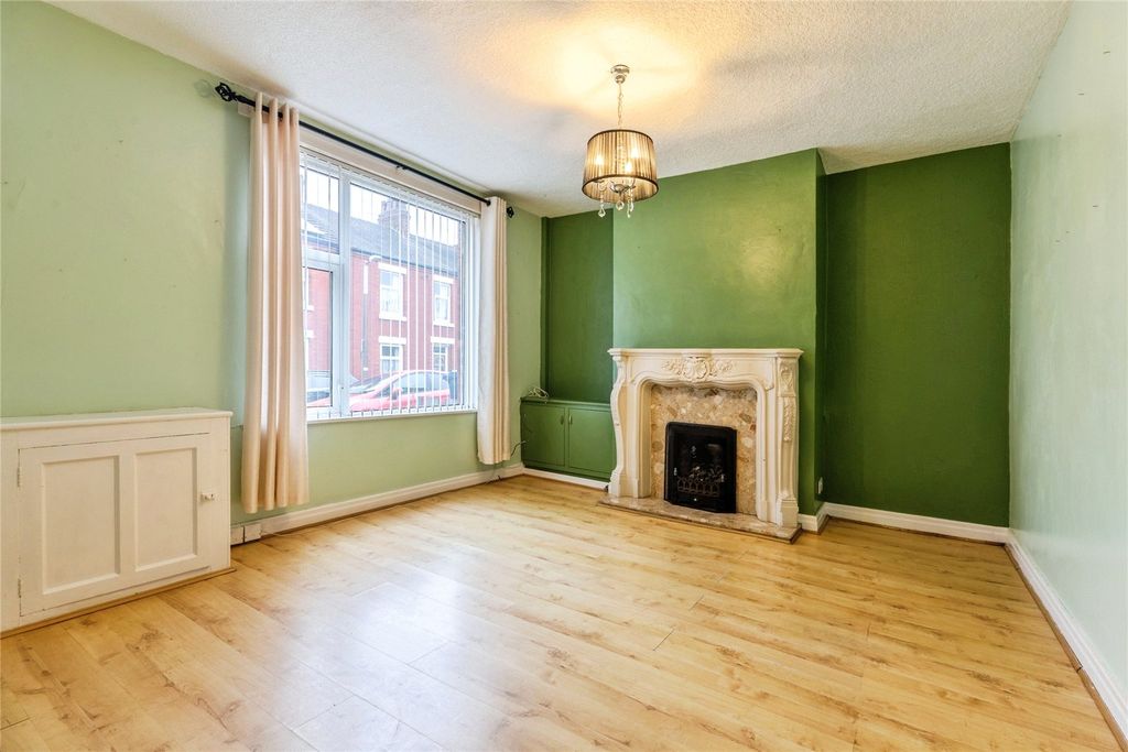 Property photo 2 of 14 Lounge