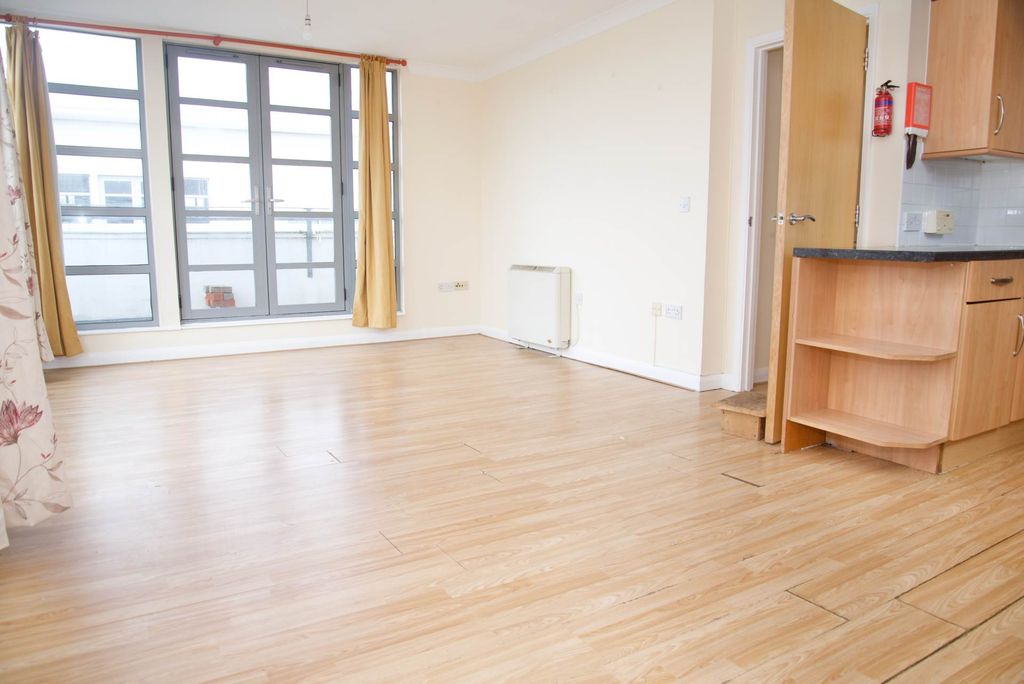 Property photo 2 of 11