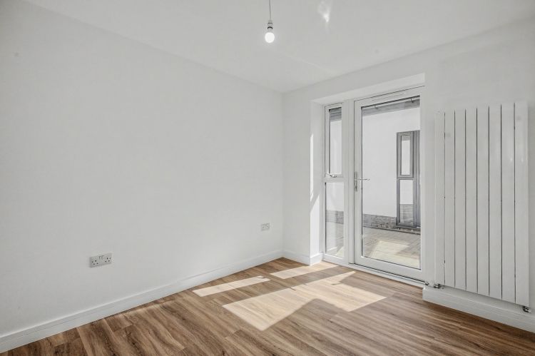 Property photo 1 of 7 327764