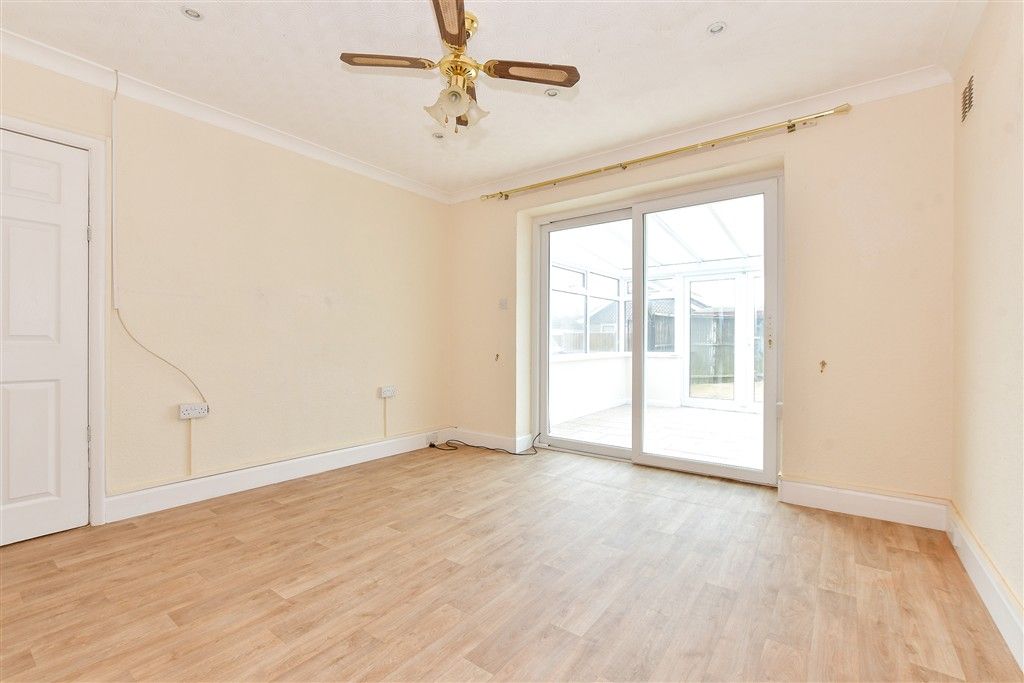 Property photo 3 of 13 Lounge