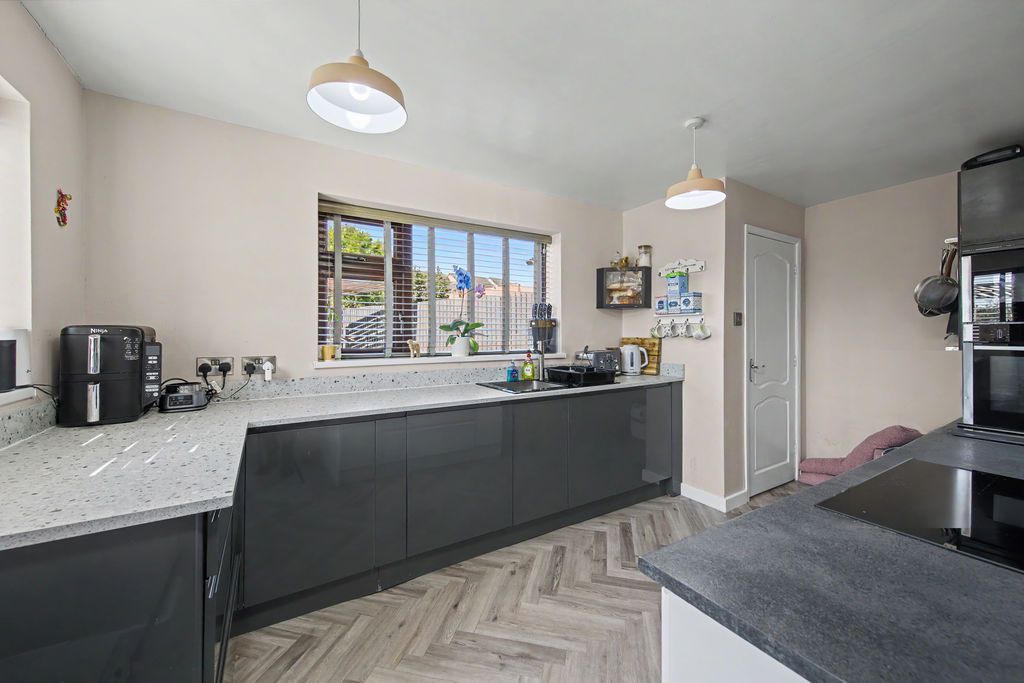 Property photo 3 of 34 Kitchen