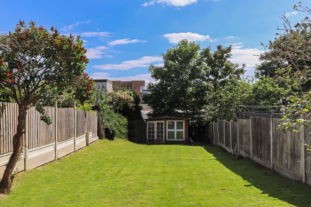 Property photo 2 of 25 Garden