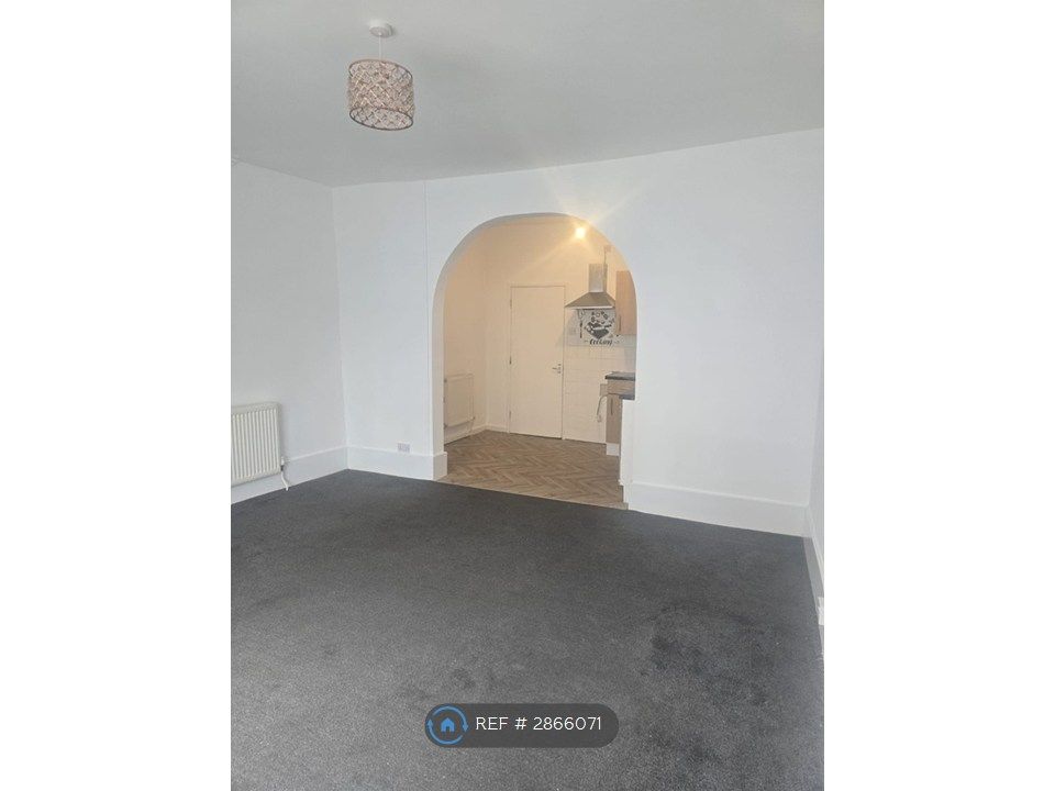 Property photo 2 of 12 Living Kitchen