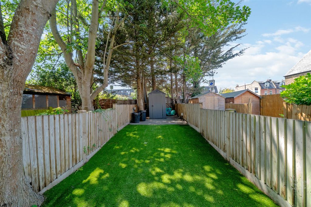 Property photo 3 of 12 Garden