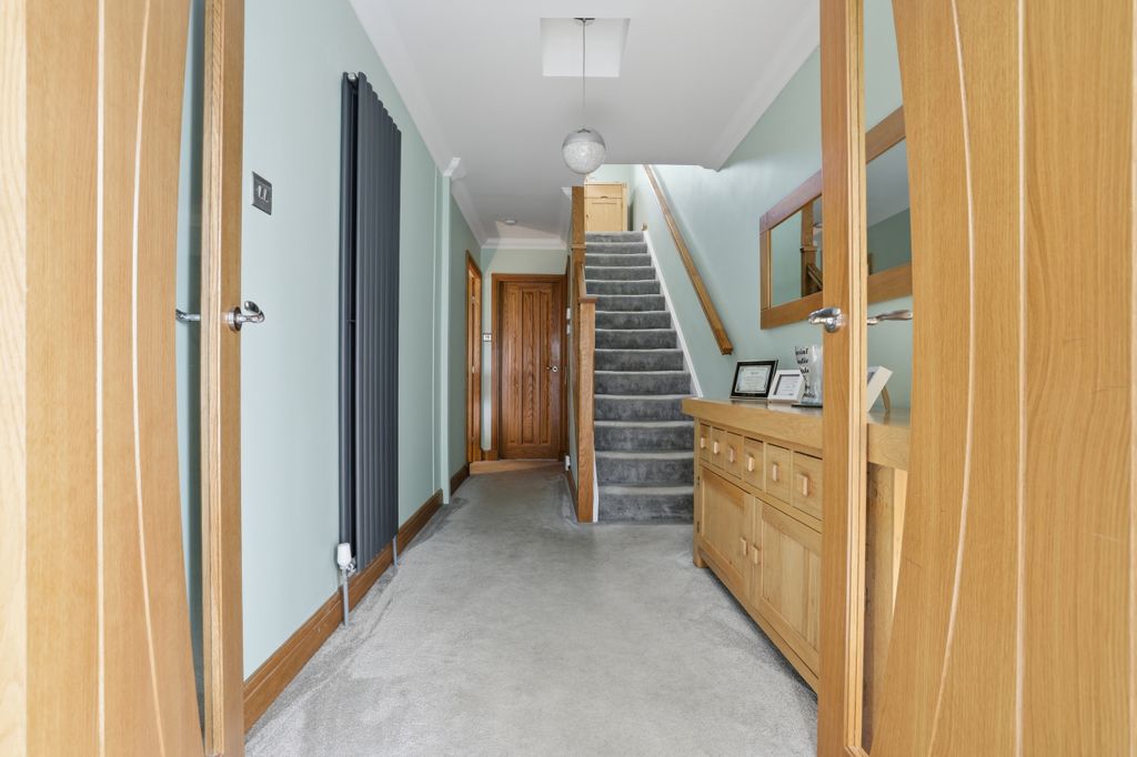 Property photo 2 of 37