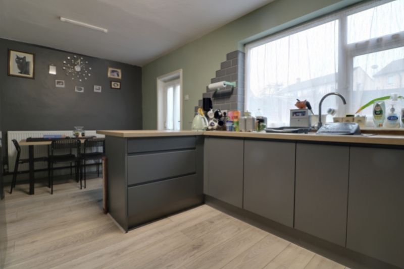 Property photo 2 of 21 Img_3649-Img_3651