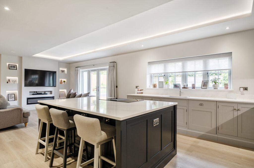 Property photo 3 of 17 1458969-31-6A01F2...