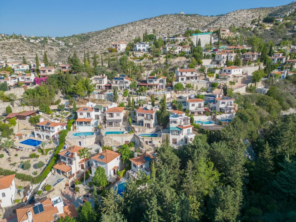 Property photo 3 of 18