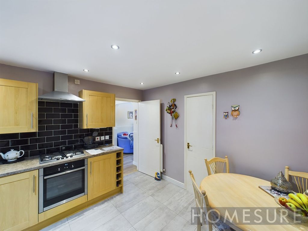 Property photo 3 of 28