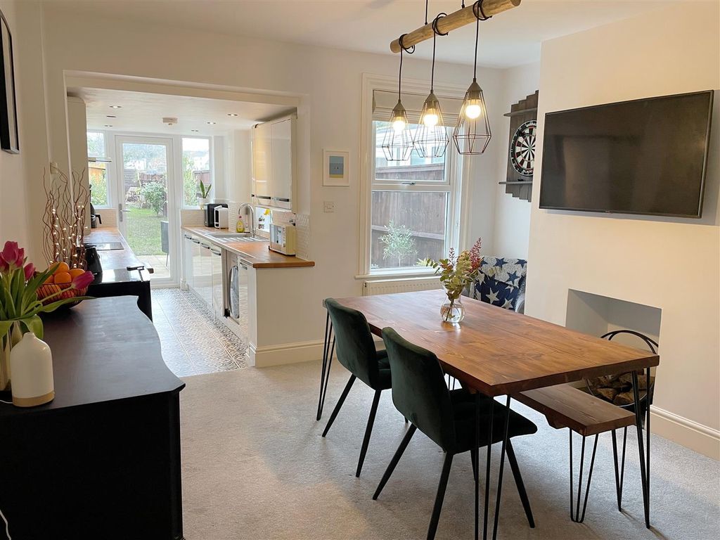 Property photo 2 of 20 Dining - Kitch 1.Jpg