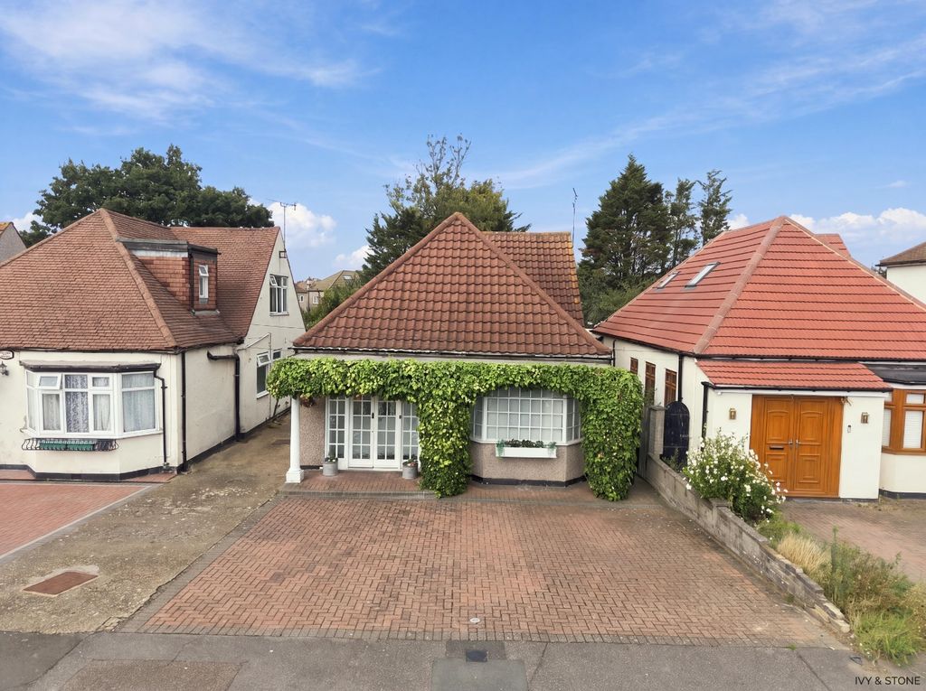 Property photo 2 of 27 5571421