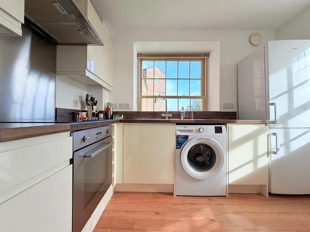 Additional image 5 of 2 bed flat for salePerreyman Square, Tiverton EX16