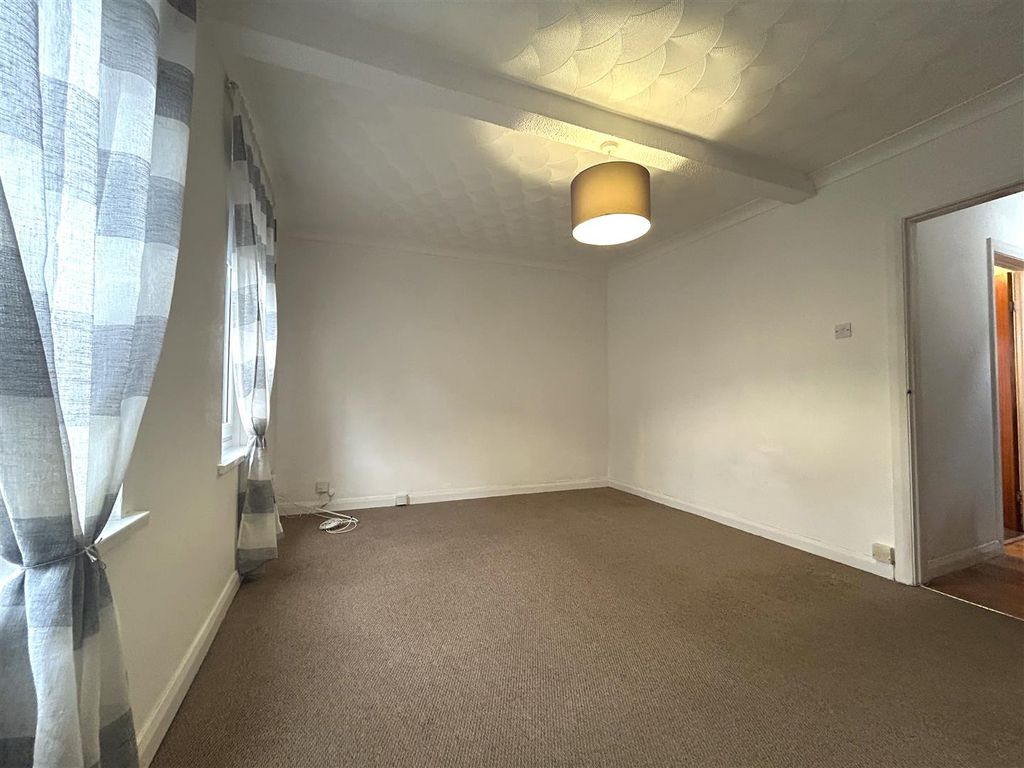 Property photo 2 of 16 Flat 1