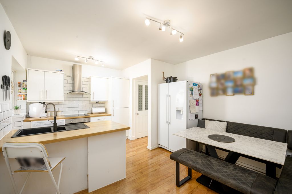 Property photo 3 of 32 08