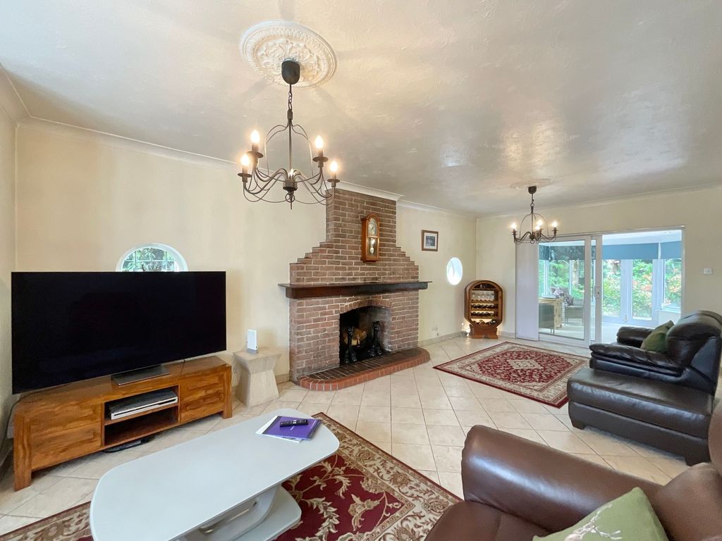 Property photo 2 of 28