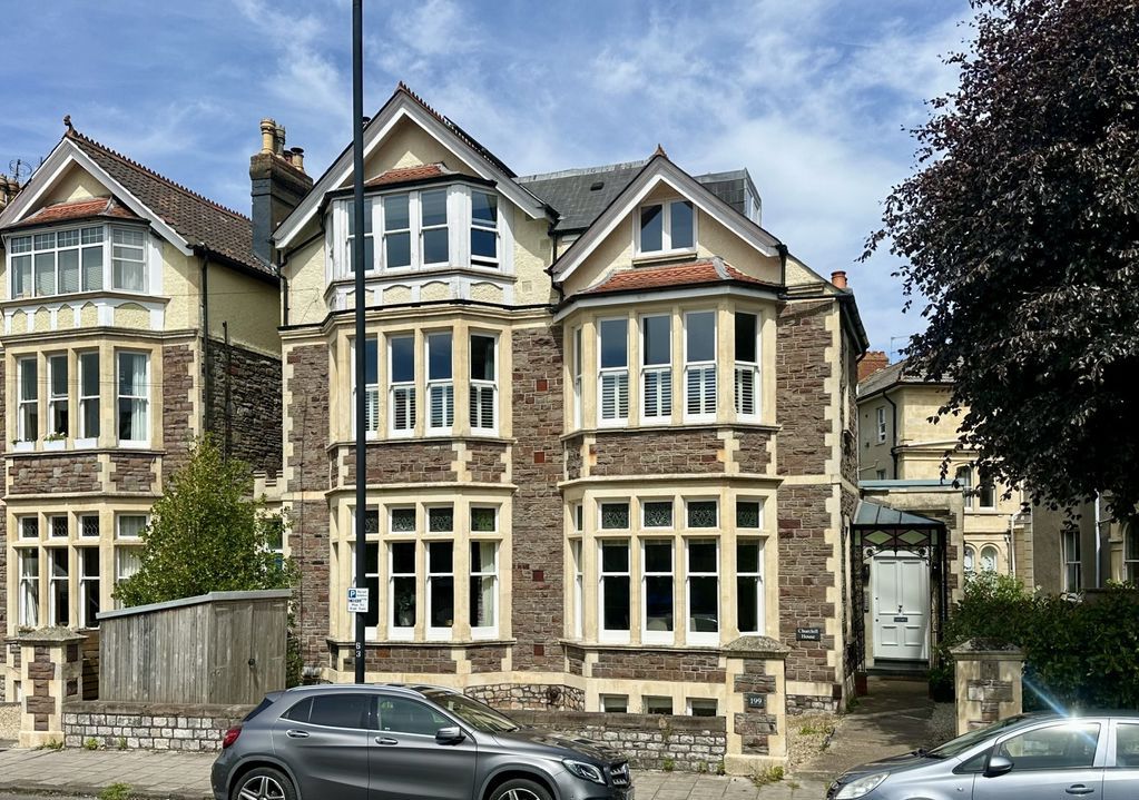 Property photo 1 of 18 External