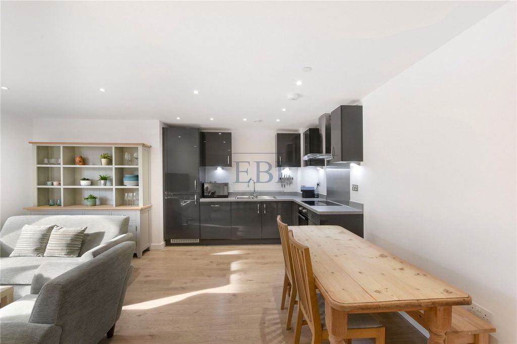 Property photo 3 of 15 Picture No. 32