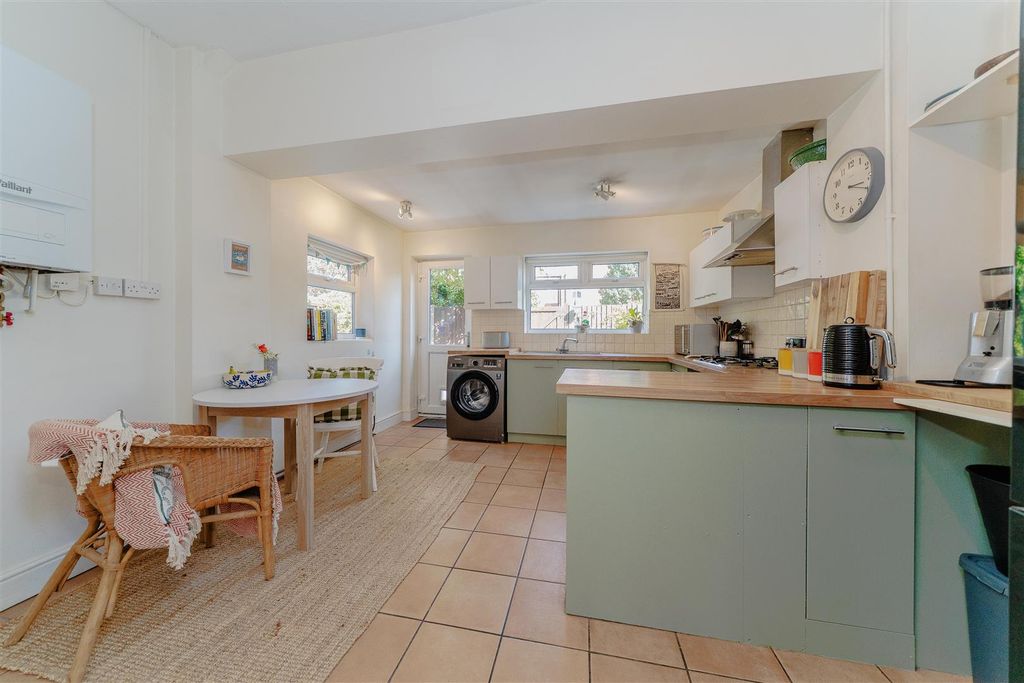 Property photo 3 of 24 Breakfast Kitchen