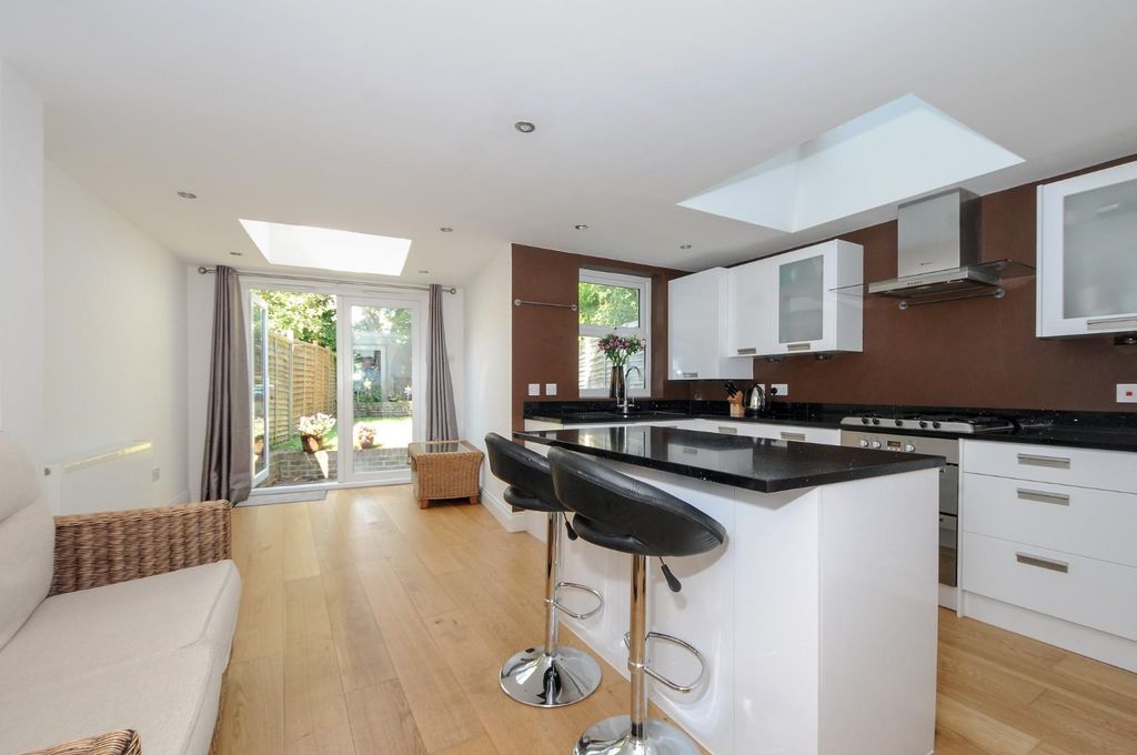 Property photo 2 of 9 Kitchen 1.Jpg