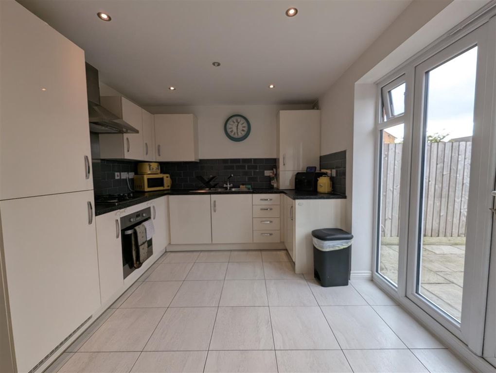 Property photo 3 of 14 Kitchen/Diner