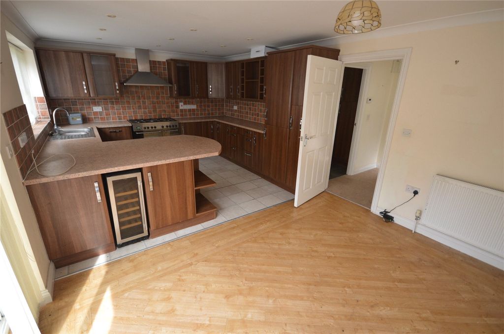 Property photo 3 of 16 Kitchen / Diner