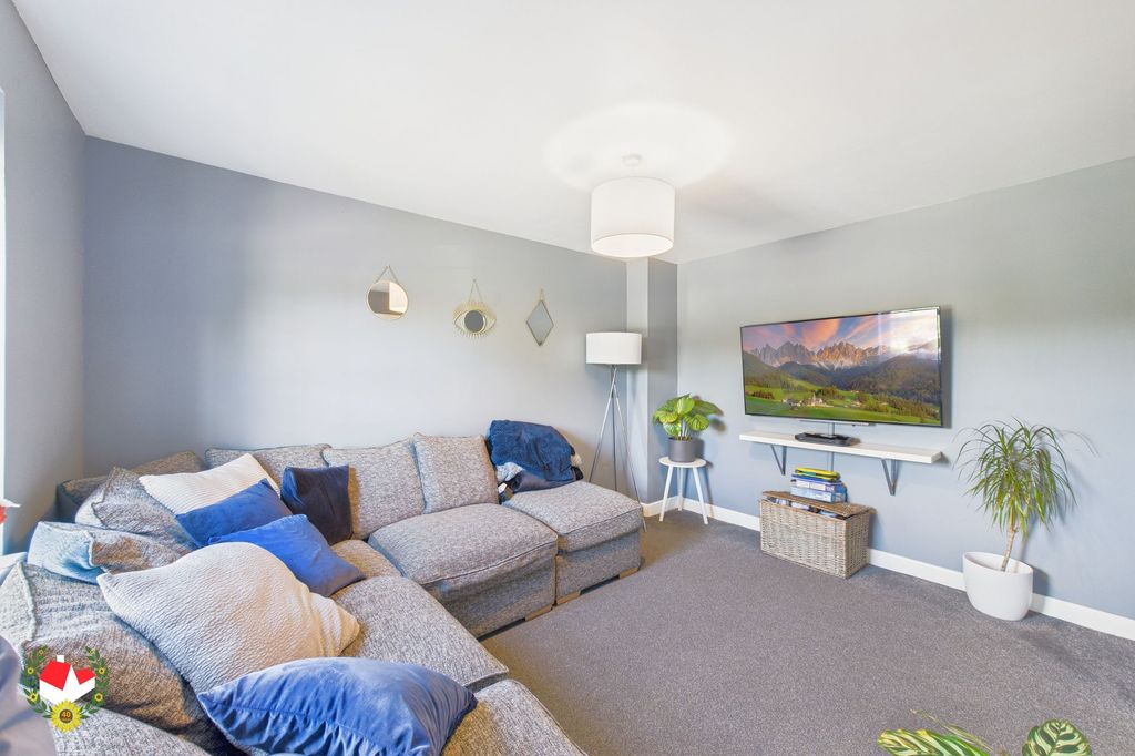Property photo 2 of 13