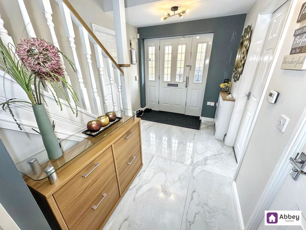 Property photo 2 of 27 Entrance Hall