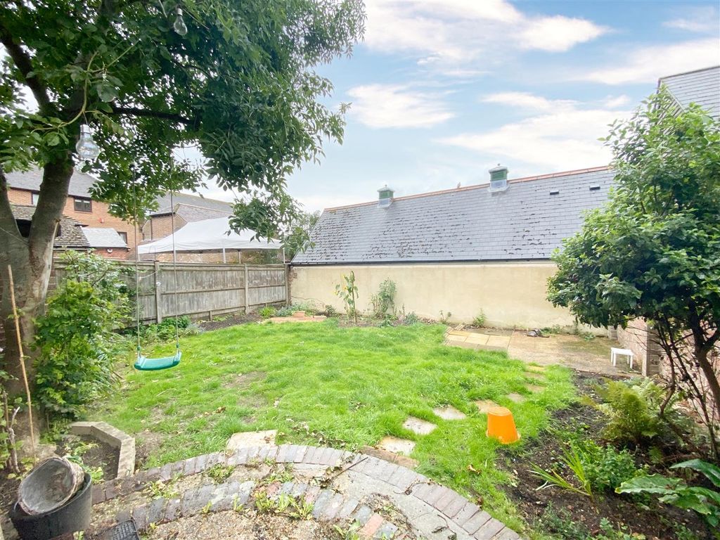 Property photo 2 of 10 Garden.Jpg