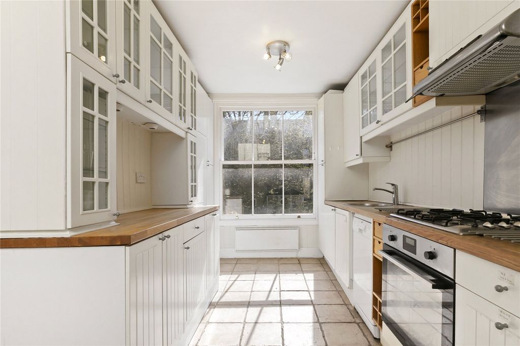 Property photo 3 of 12 Kitchen