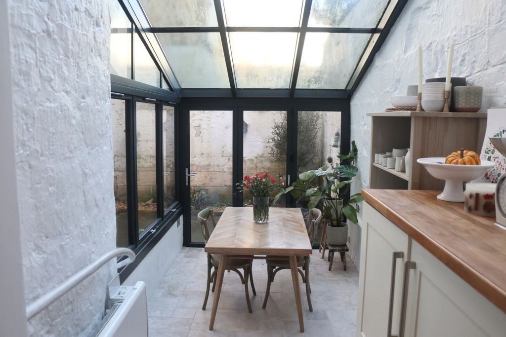 Property photo 3 of 9 Conservatory