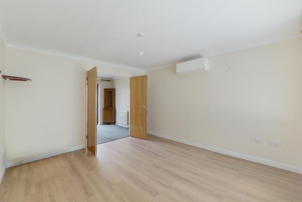 Property photo 3 of 14 6Thebines04.Jpg
