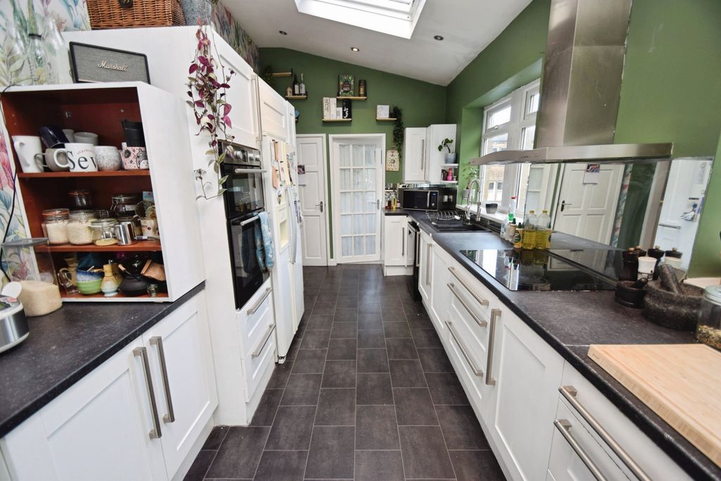 Property photo 3 of 22 666Dde38-Kitchen 201