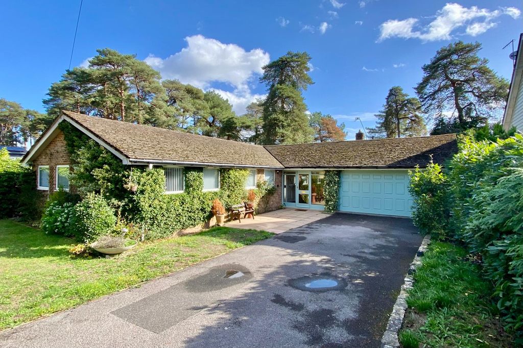 Property photo 1 of 30 Four Bedroom Detached Bungalow